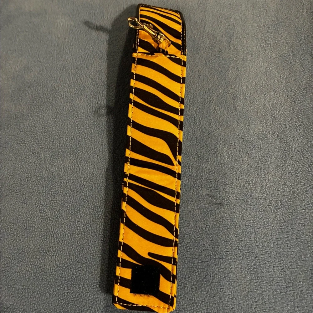 Nine West Black and Tan Handbag - Picture 12 of 12